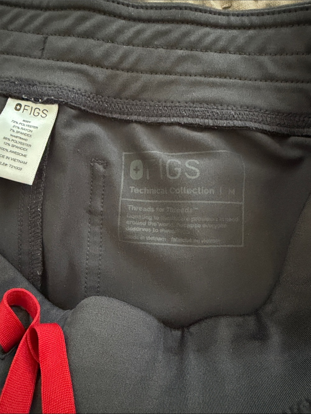 Figs Women's V-Neck Scrub Top & Pant Set in Charcoal Gray - Picture 3 of 5